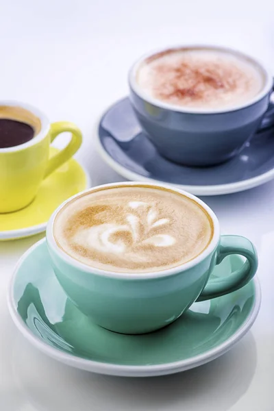 Sıcak cappuccino ve espresso bardak 