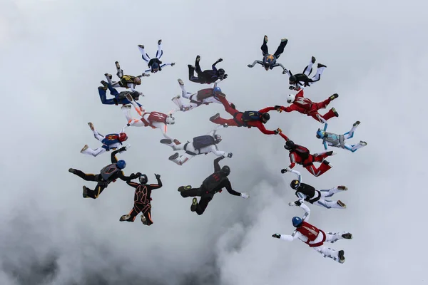 Gökyüzünde Büyük Grubudur Skydivers — Stok fotoğraf