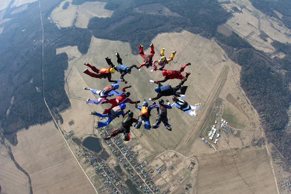 Paracadutismo Gruppo Paracadutisti Nel Cielo — Foto Stock