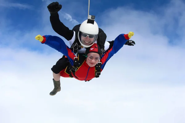 Skydiving Menina Passageiro Instrutor Estão Voando Céu — Fotografia de Stock