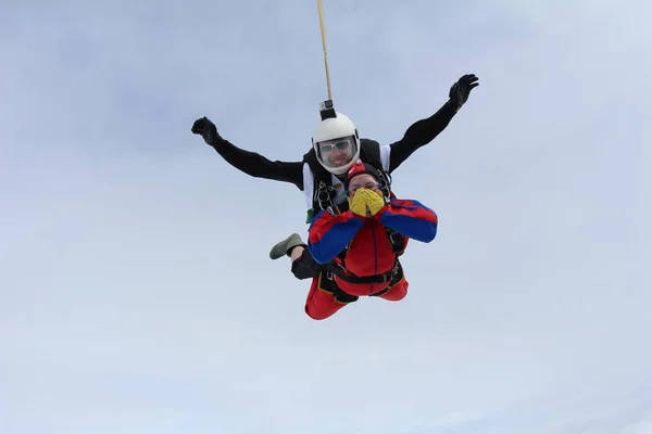 Paracadutismo Ragazza Passeggera Istruttrice Volano Nel Cielo — Foto Stock