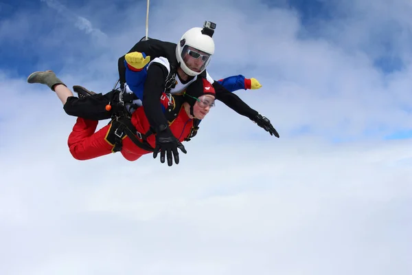 Skydiving Menina Passageiro Instrutor Estão Voando Céu — Fotografia de Stock