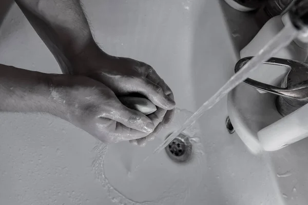 Pessoas Lavando Mãos Pia Com Uma Barra Sabão Para Matar — Fotografia de Stock