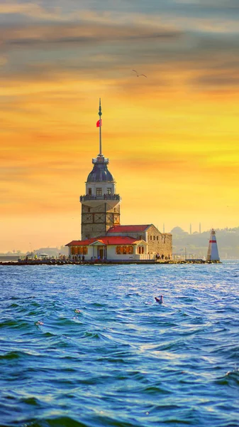 Φοβερό Ουρανό Και Maiden Tower Kiz Kulesi Κωνσταντινούπολη — Φωτογραφία Αρχείου