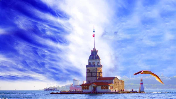 素晴らしい青空とイスタンブールのメイデン タワー マンデーキッズ クレシ — ストック写真