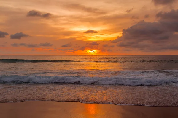 Sahilde gün batımı