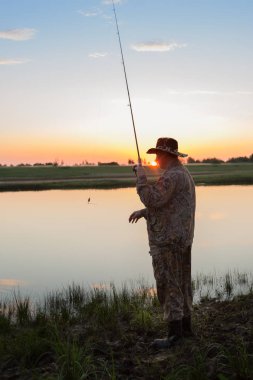 Pike avcı Nehri üzerinde