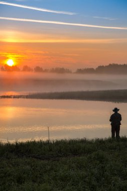 Pike avcı Nehri üzerinde