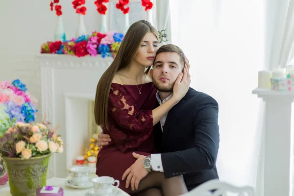 Unga par förälskade — Stockfoto
