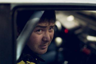 Auto makinist iş başında