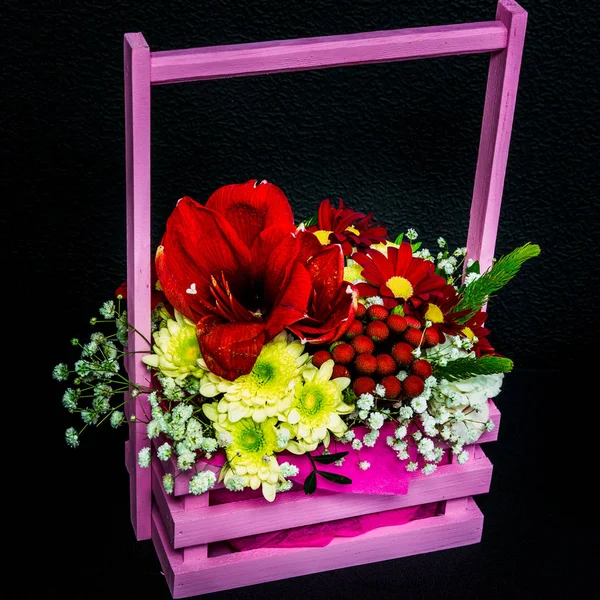 Коробка с цветами — стоковое фото