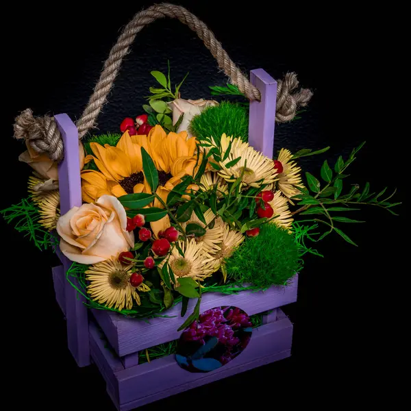 Boîte avec fleurs — Photo