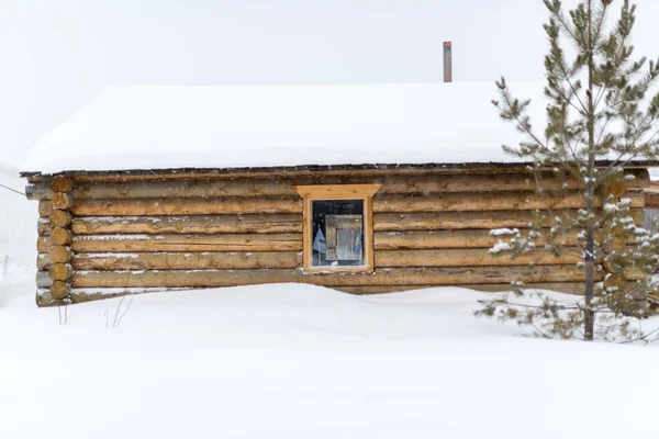 다진된 나무 오두막 — 스톡 사진