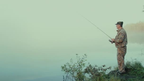 Manhã Uma Viagem Pesca Plano Geral Pescador Grande Escala Costa — Vídeo de Stock