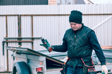 Bir tornavida ile Oluşturucu