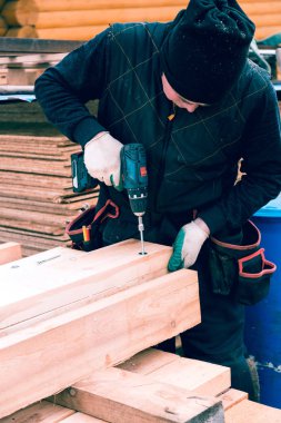 Bir tornavida ile Oluşturucu