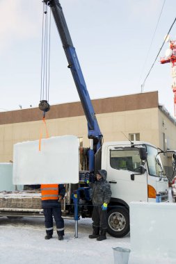 İş yerindeki hidrolik manipülatör sürücüsü