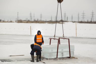 Buz kütlelerinin yükselişini Slingers kontrol ediyor.