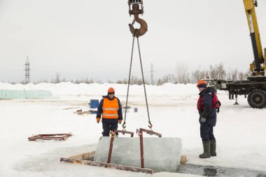 Buz kütlelerinin yükselişini Slingers kontrol ediyor.