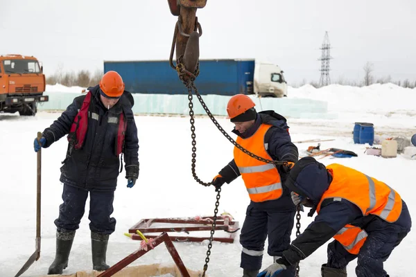 Slinger fångar isblock i en fil — Stockfoto