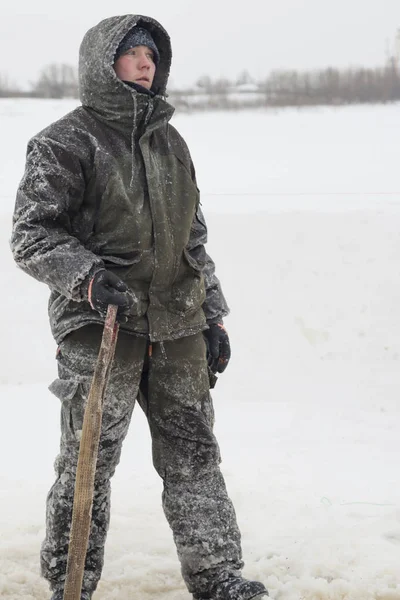Portrait of a builder on the ice of a frozen river in January day — Stock Photo, Image
