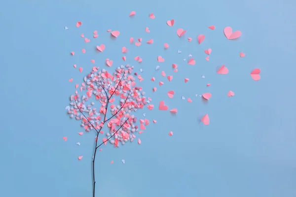 Árvore Amor Com Folhas Coração Papel Fundo Azul Conceito Dia — Fotografia de Stock