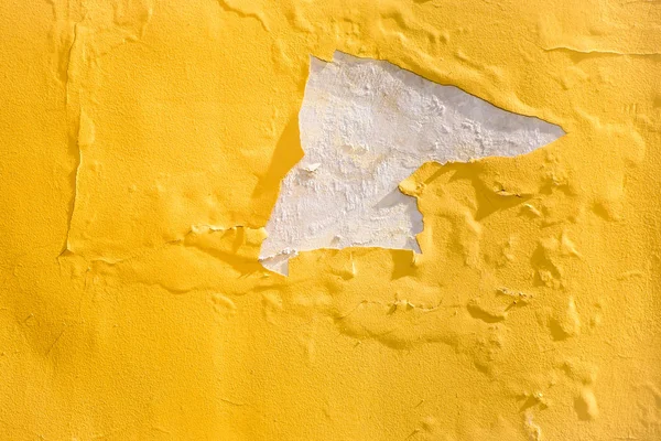 Pomalowana Stara Żółta Ściana Uszkodzoną Farbą Zbliżenie — Zdjęcie stockowe