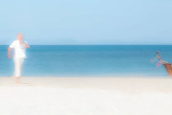 Blured Beach Wooden Boat Sand Silluette Man White Clothers — Stock Photo, Image