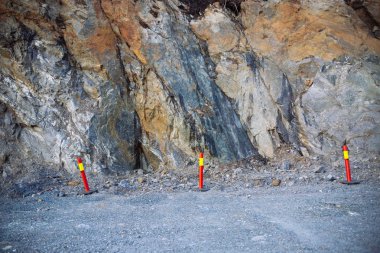 Ayağı uyarı, kaldırım ayakta yol. Landslip hakkında tebliğ.