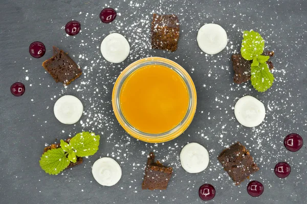 maracuja Hindistan cevizi mousse ile çikolatalı kek