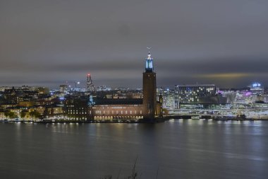 Stockholm Belediyesi, Stockholm 'deki Kungsholmen' de yer alıyor. Burası Stockholm şehir yönetimi ama aynı zamanda güzel bir parti salonu var Mavi Salon. Nobel ödülü her yıl Mavi Salon 'da veriliyor..