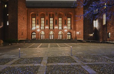 Stockholm Belediyesi, Stockholm 'deki Kungsholmen' de yer alıyor. Burası Stockholm şehir yönetimi ama aynı zamanda güzel bir parti salonu var Mavi Salon. Nobel ödülü her yıl Mavi Salon 'da veriliyor..