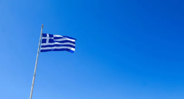 Bendera Yunani Terbang Dalam Angin Dan Langit Biru Stok Foto Bebas Royalti