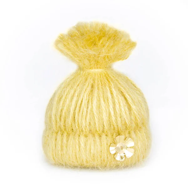 Lindo broche-chapéu em amarelo — Fotografia de Stock