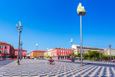 Place Massena heykeller Nice, Fransa sütunlarda bulunan.