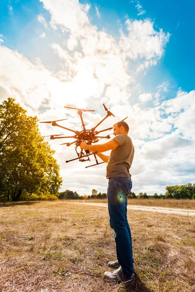 A folyamat egy helikopter repülés előtt. — Stock Fotó