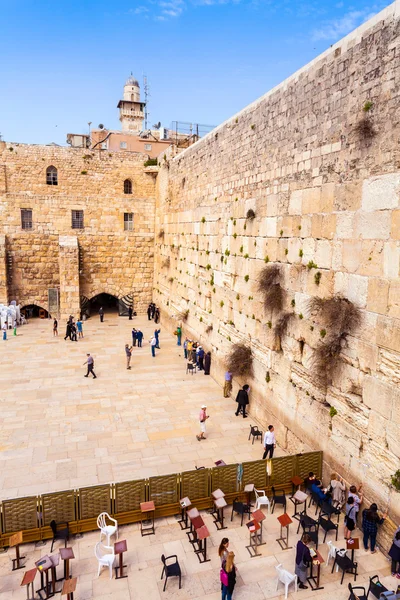 Judíos rezando en el Muro Occidental. Viaje a Jerusalén. Israel . — Foto de Stock