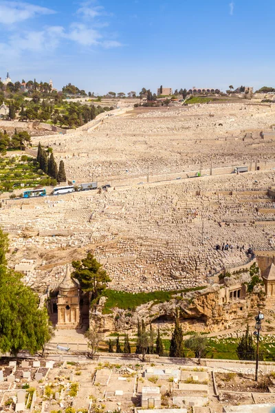 Monte de los Olivos y el antiguo cementerio judío en Jerusalén, Israel — Foto de Stock