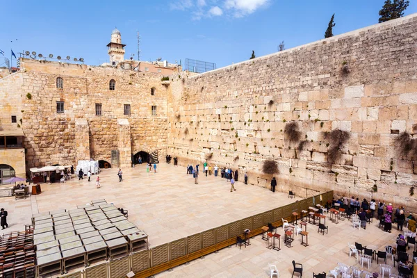 Židé se modlí u západní zdi. Cestovat do Jeruzaléma. Izrael. — Stock fotografie