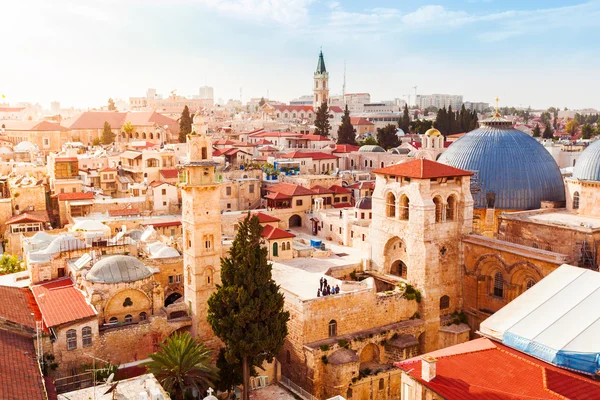 Ciudad Vieja Jerusalén desde arriba. Iglesia del Santo Sepulcro . — Foto de Stock