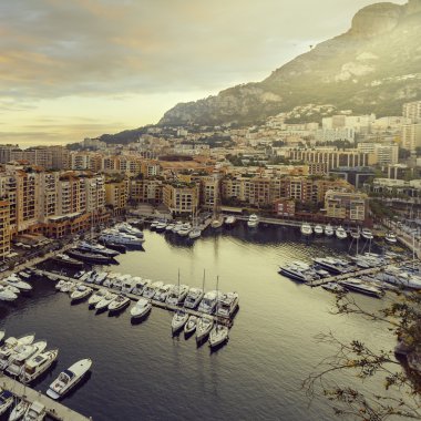 Bağlantı noktası de Fontvieille Monako panoramik manzaralı. Azur sahil.