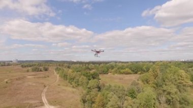 Helikopter İHA - hava video çekim sekiz pervane oktocopter üzerinde uçan robot.