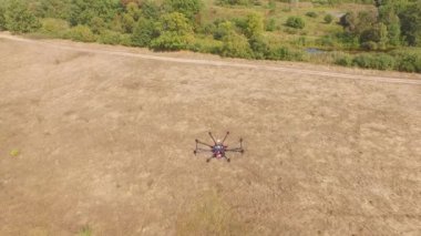 Helikopter İHA - hava video çekim sekiz pervane oktocopter üzerinde uçan robot.
