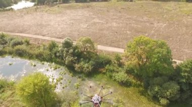 Helikopter İHA - hava video çekim sekiz pervane oktocopter üzerinde uçan robot.