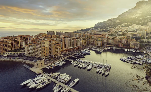 Bağlantı noktası de Fontvieille Monako panoramik manzaralı. Azur sahil.