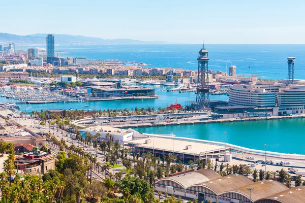 Teleférico contra o pano de fundo da cidade Barcelona — Fotografia de Stock