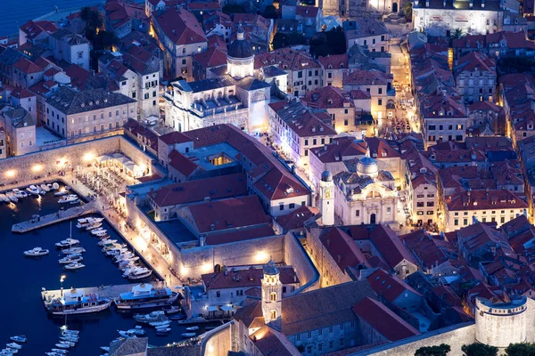 Dubrovnik panoramik manzaralı geceleri. Hırvatistan — Stok fotoğraf