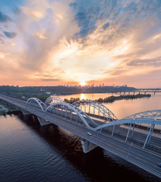 Kiev köprü havadan görünümü — Stok fotoğraf