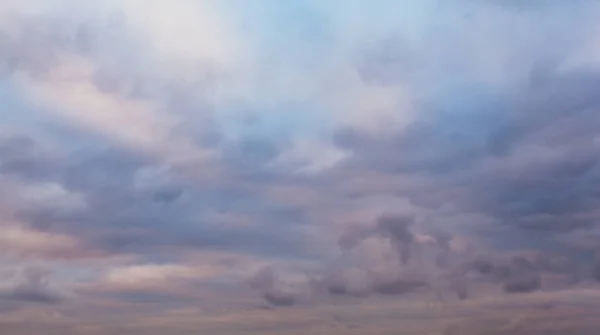 Beautiful dramatic sky with gray clouds and sunset. — Stock Photo, Image