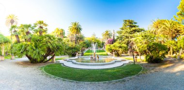 Nobel bahçeleri ile bir çeşme ön planda, Sanremo, İtalya